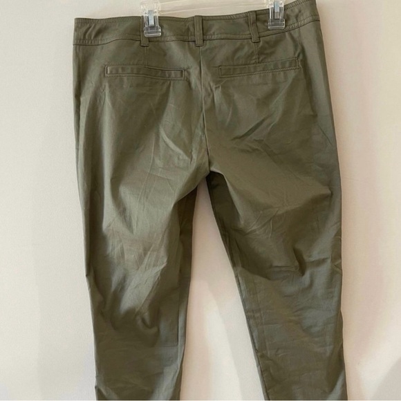 Women’s Green Ankle Cargo Pants - Picture 2 of 10